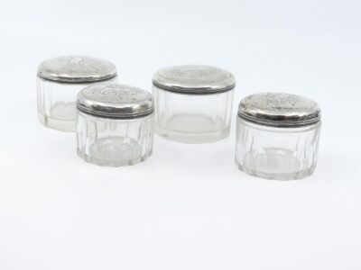 Glasburkar med silverlock