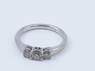 Ring Vitguld 18K 3,7g Ø17 med diamanter, 2xca0,16ct + 1xca0,23ct