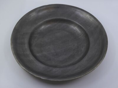 Fat i tenn, diameter: 27,5cm, sign: DJ n9