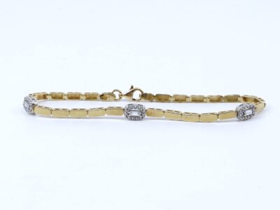 Armband Tvåfärgat Guld 18K 5g Längd 16,5cm Bredd 2,5-5mm Med stenar