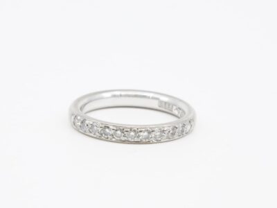 Ring Vitguld 18K brv 3,8g Ø16 med diamanter