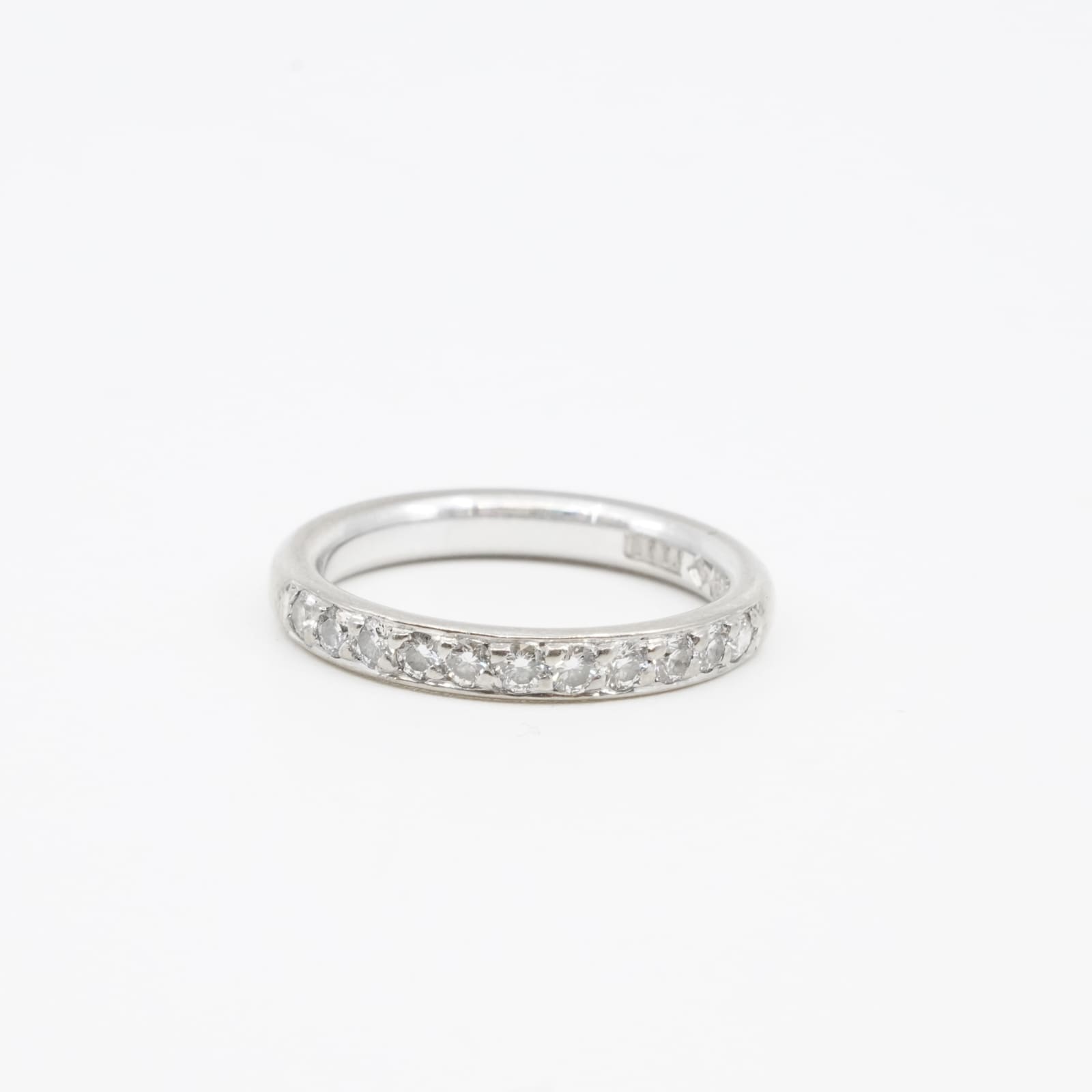 Ring Vitguld 18K brv 3,8g Ø16 med diamanter
