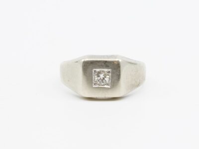 Klackring Vitguld 18K brv 8,7g Ø16¾ med diamant