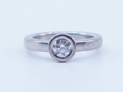 Ring Vitguld med diamant 18K 6,6g Ø16,5