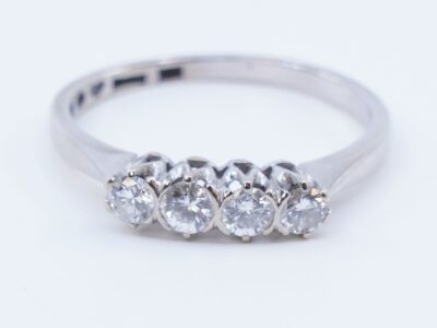 Ring med diamanter vitguld 18K 2,9g Ø18