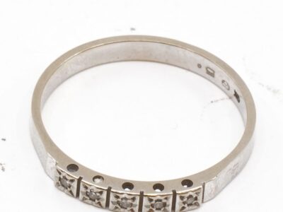 Ring Vitguld med diamanter Ø18¼
