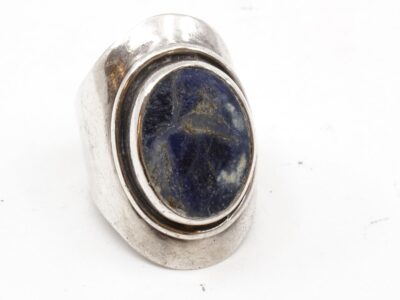Ring ostämplat silver med sten brv9,4g Ø14¾