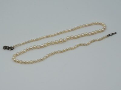 Pärlcollier med lås