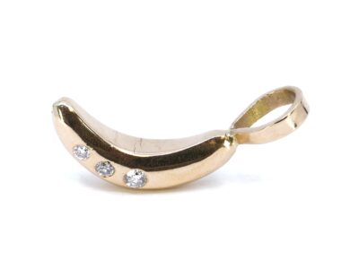 Hänge - "banan" med diamanter cirka 0,50ct - totalt 18K