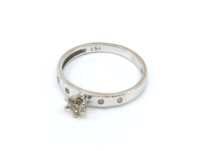 Ring Vitguld 18K Med diamanter