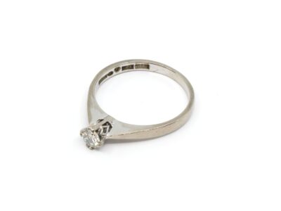 Ring Vitguld 18K Med diamant