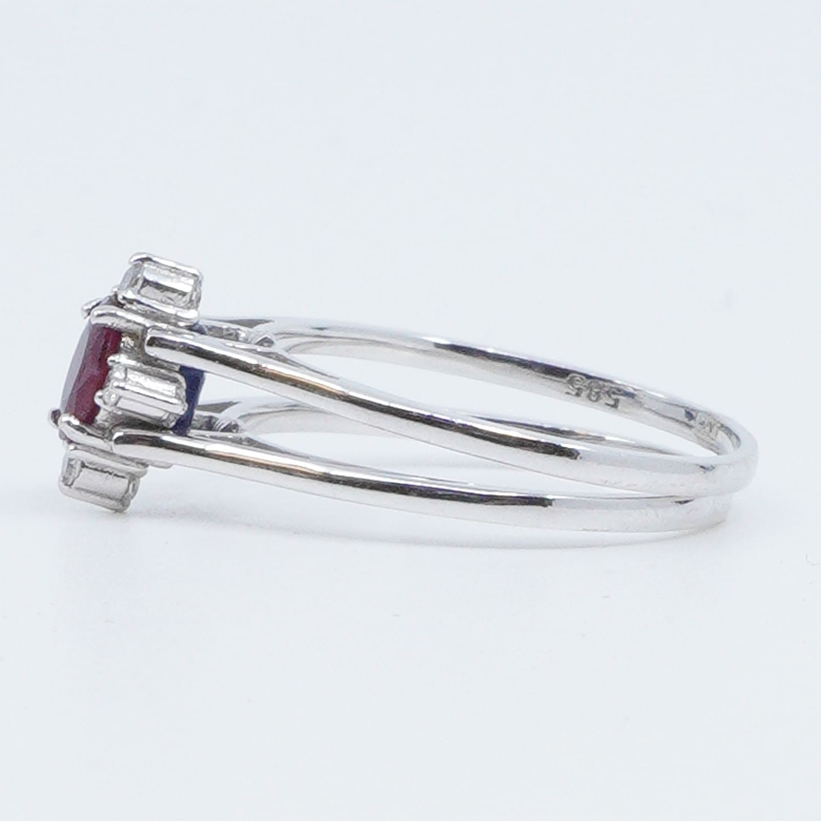 Ring Vitguld med stenar och diamanter
