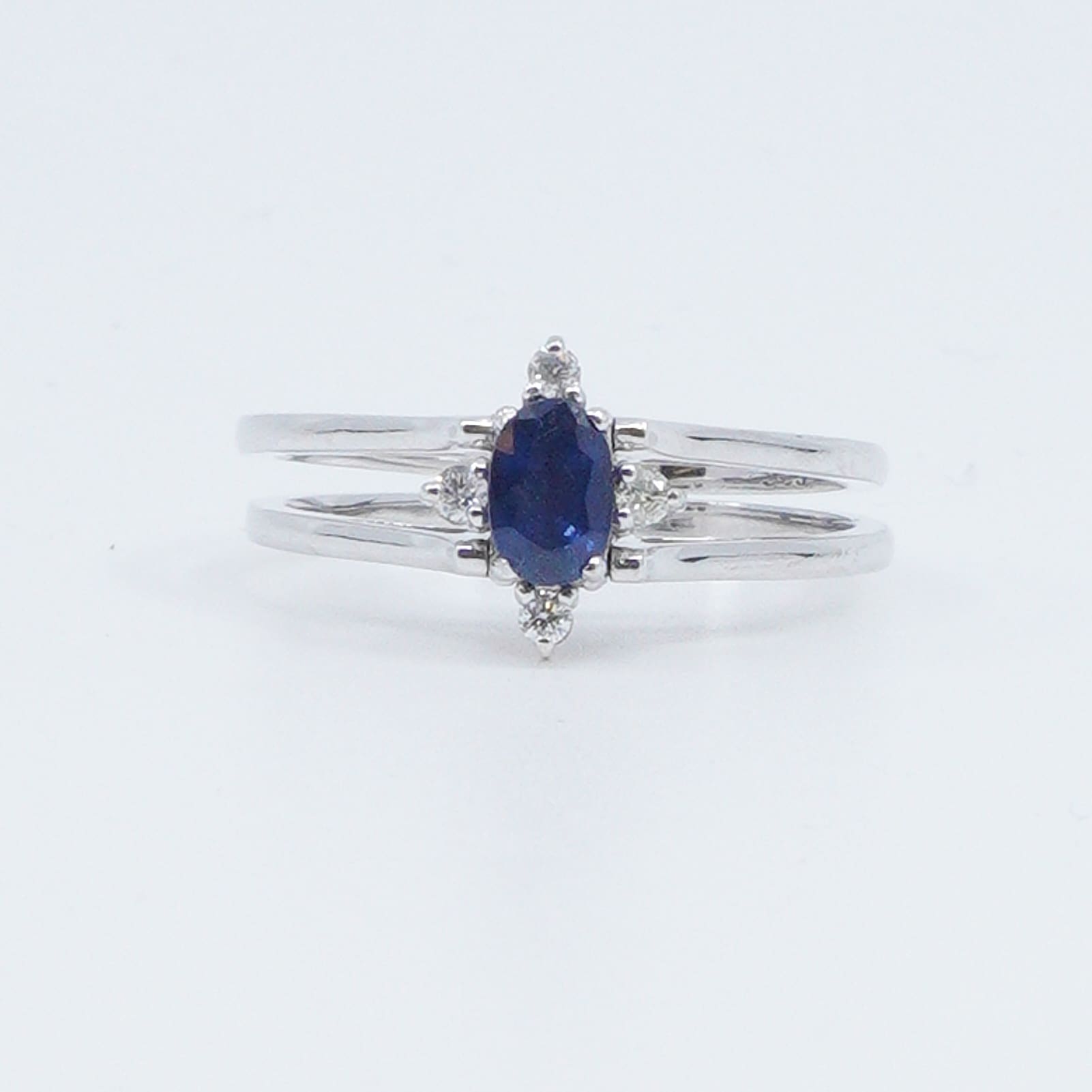 Ring Vitguld med stenar och diamanter