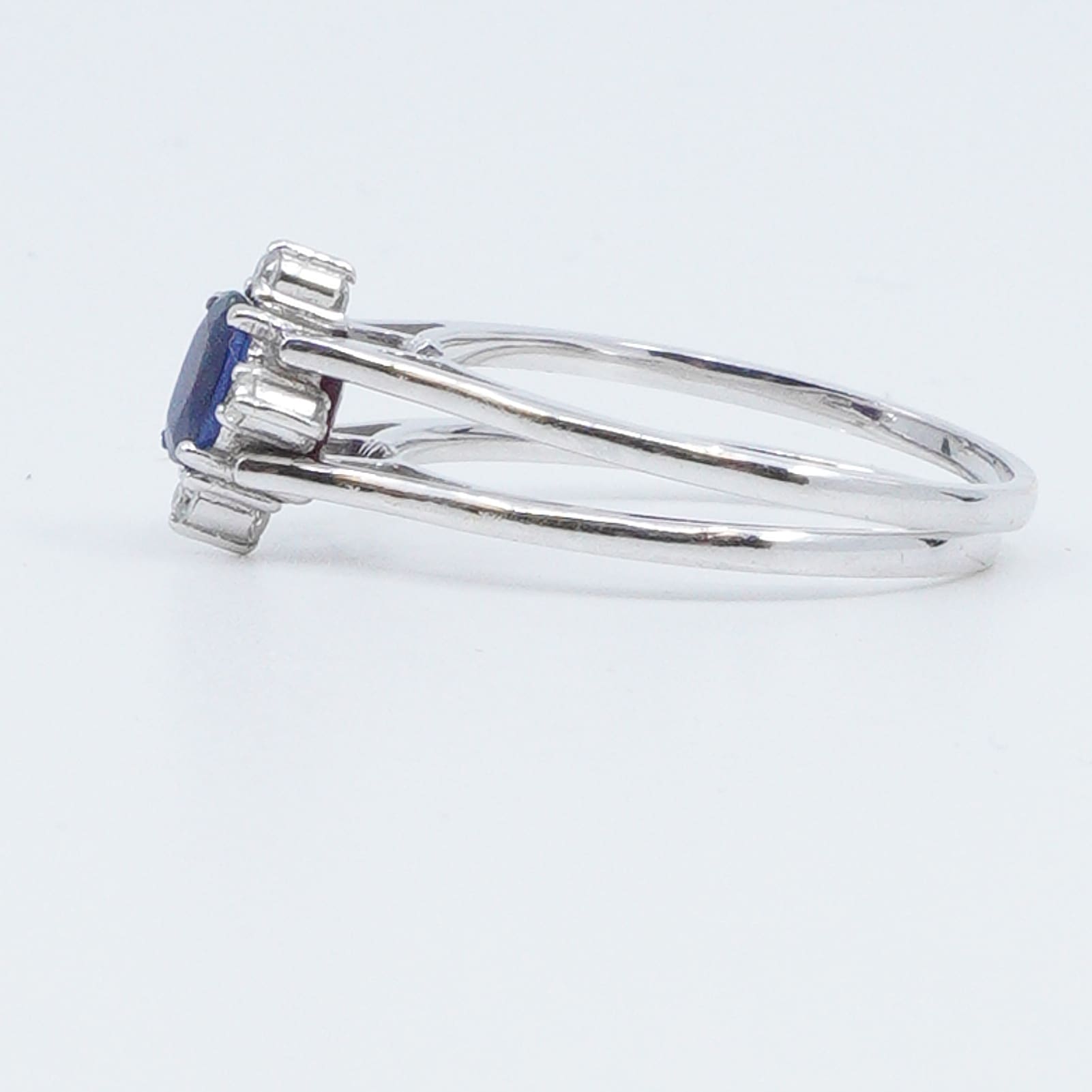 Ring Vitguld med stenar och diamanter