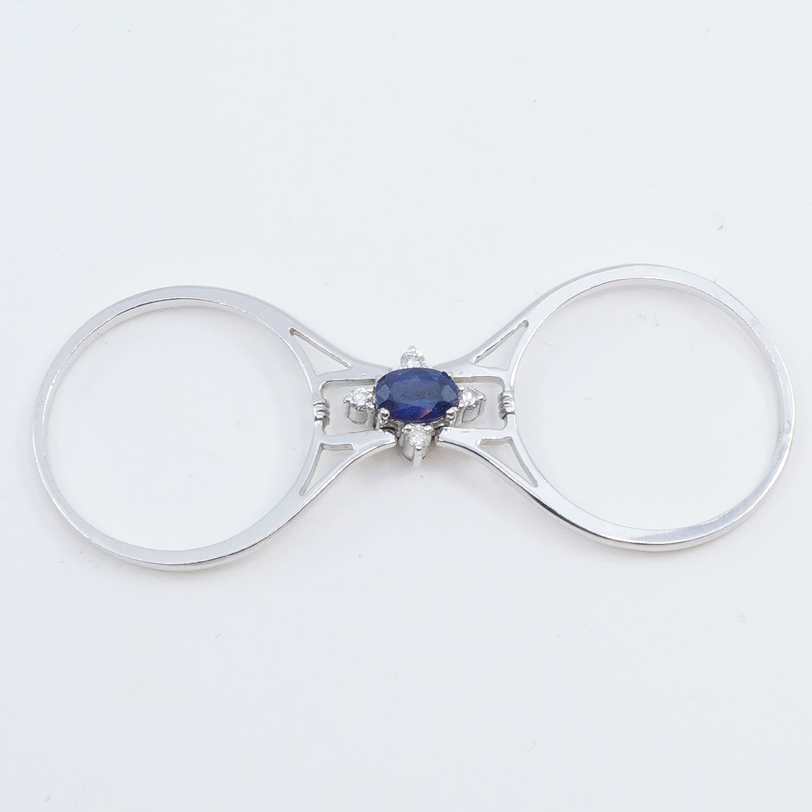 Ring Vitguld med stenar och diamanter