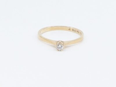 Ring med diamant
