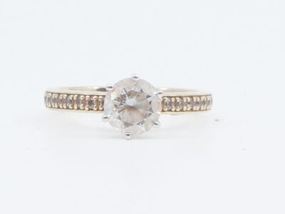 Ring med stenar