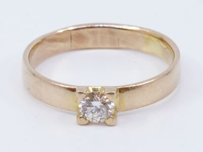 Ring Guld 18K med diamant 1xca0,37ct