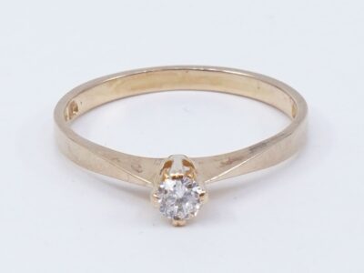 Ring 18K med diamant 1xca0,15ct