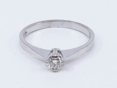 Ring Vitguld 18K med diamant 1xca0,19ct
