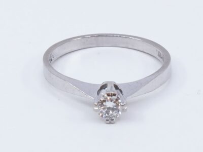 Ring Vitguld 18K med diamant 1xca0,17ct