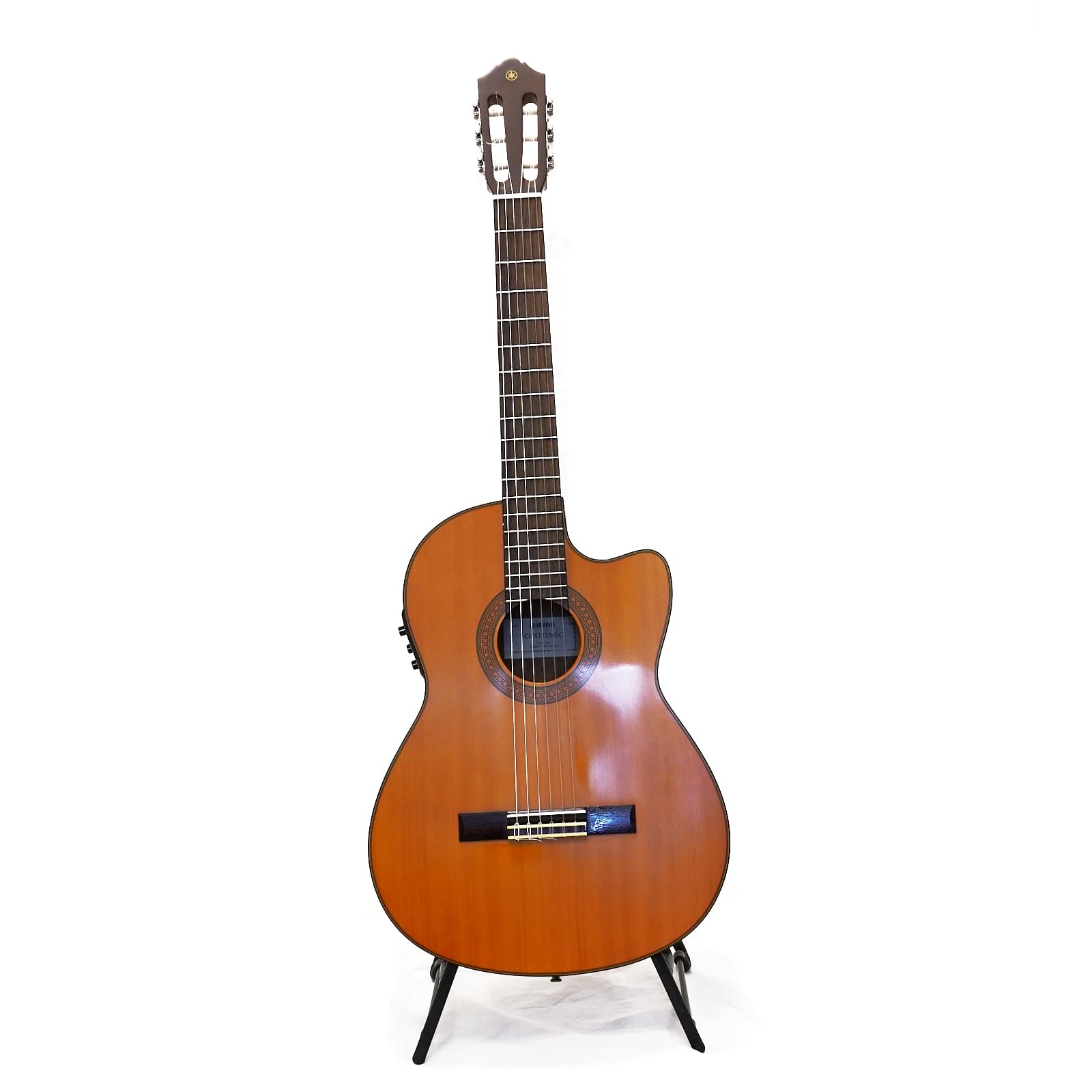 Yamaha akustisk nylonsträngad gitarr