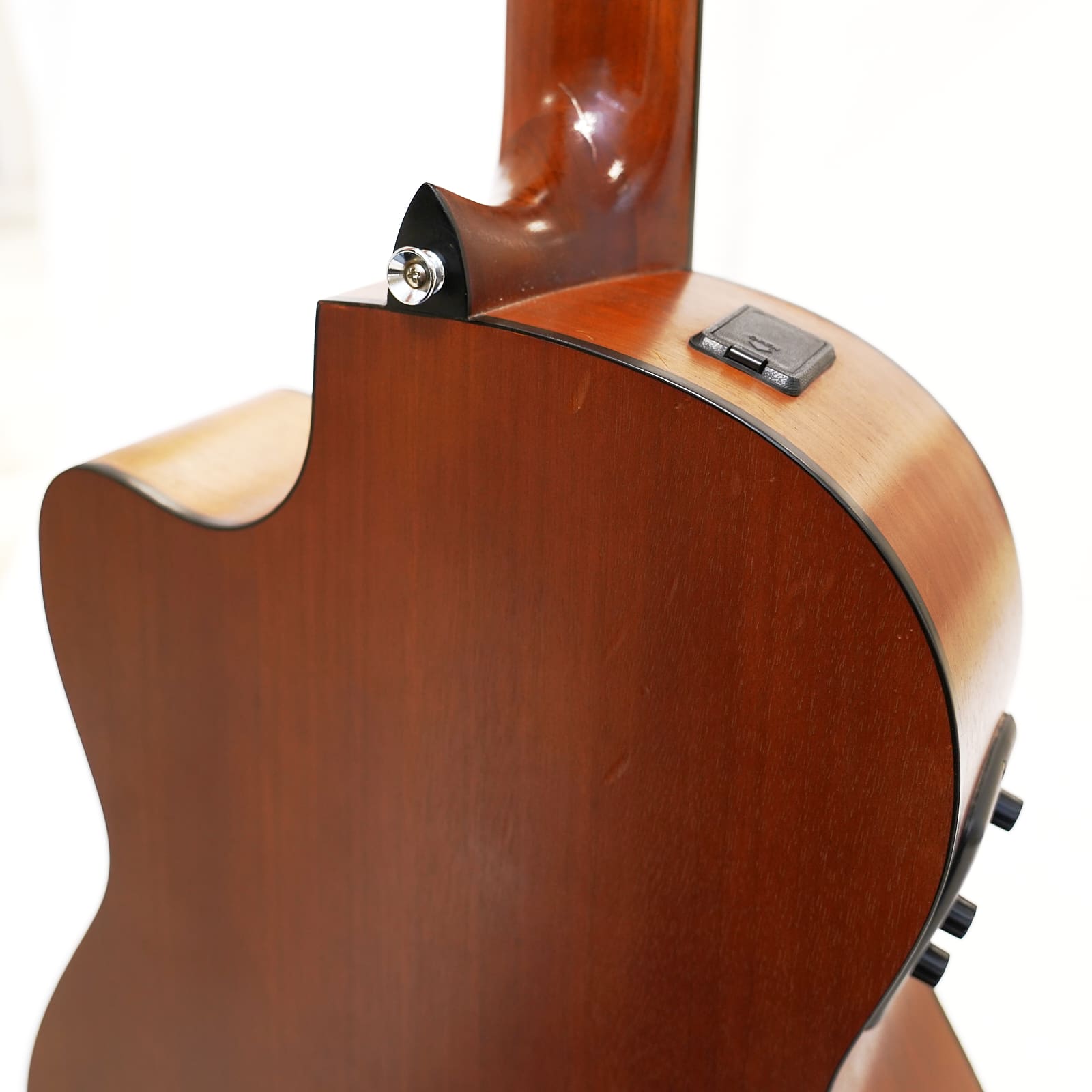 Yamaha akustisk nylonsträngad gitarr