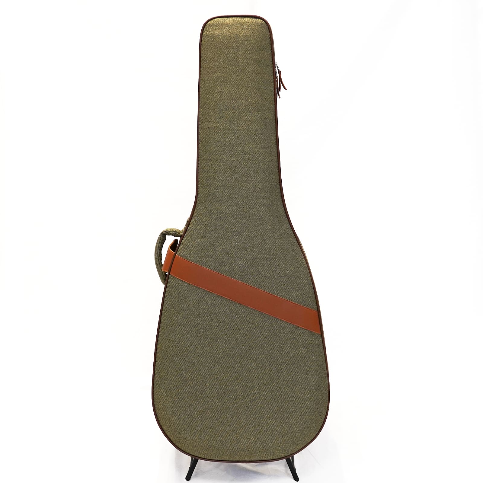 Yamaha akustisk nylonsträngad gitarr