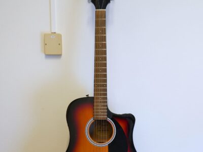 Gitarr Fender halvakustisk modell FA-125CE