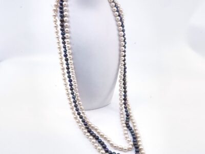 Pärlcollier treradigt med del av lås i guld, 14k 136g Längd 69cm