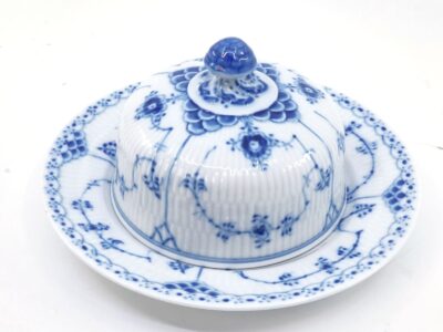 Smörklocka Musselmalet Royal Copenhagen halvblond Ø17cm