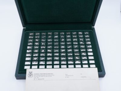 Silverminiatyrer av bilmodeller,