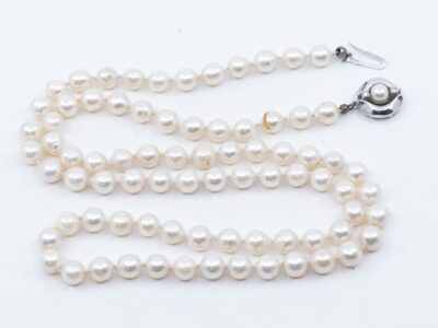 Pärlcollier med vitguldlås