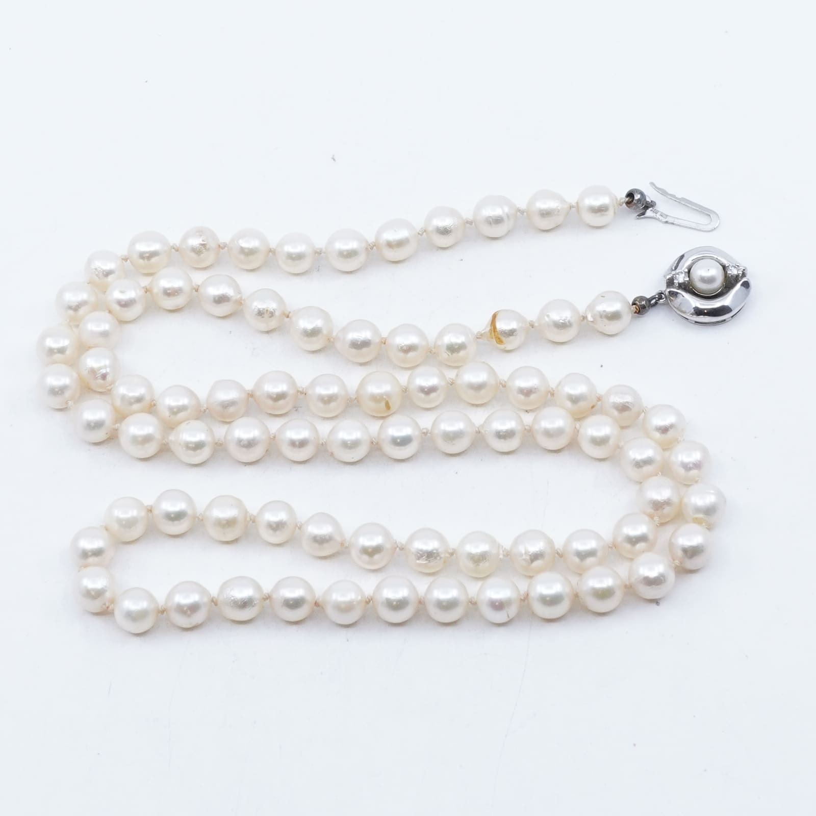 Pärlcollier med vitguldlås