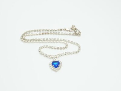 Collier i oädel metall
