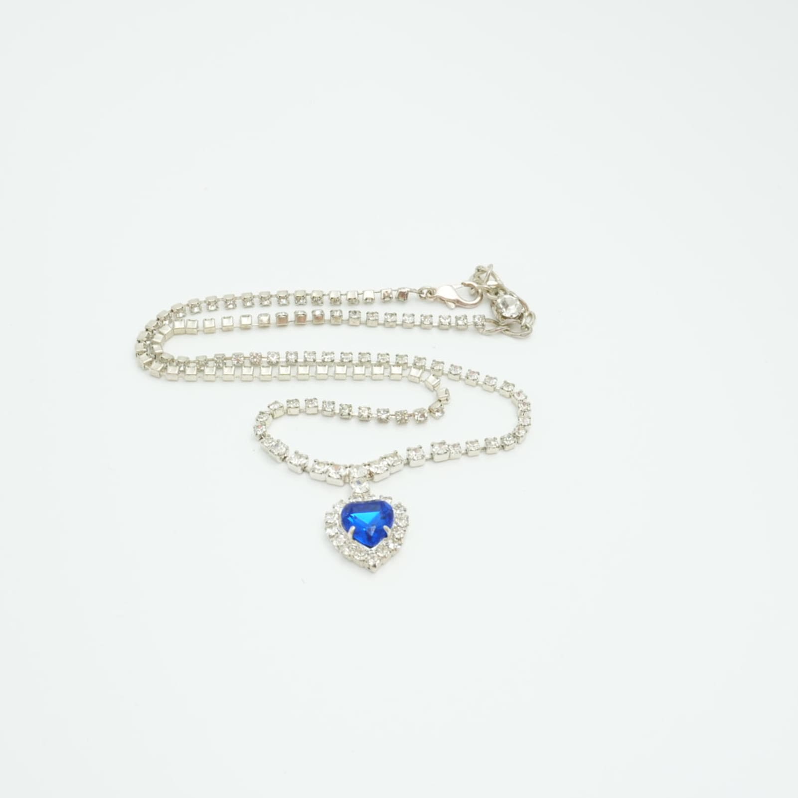 Collier i oädel metall
