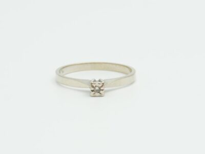 Ring Vitguld 18K 1,5g Ø15,75 med diamant 1xca0,01ct