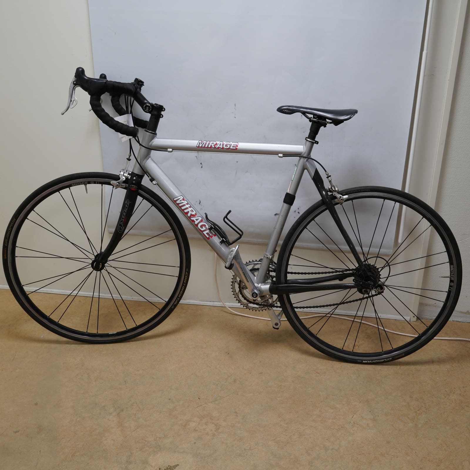 Mirage Racercykel med Campagnolo växelsystem - Shimano-bromsar - Mesor fälgar