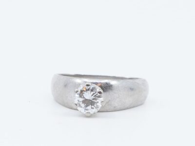 Ring Vitguld 18K Ø17 med diamant
