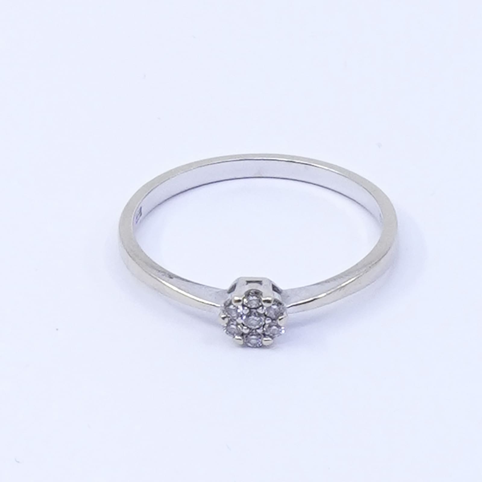 Ring Vitguld 18K 1,9g Ø18 med diamanter