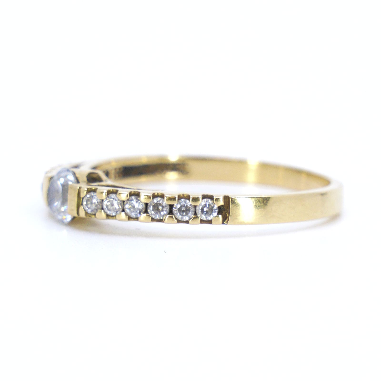 Ring med stenar