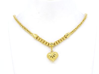 Collier med integrerat hänge