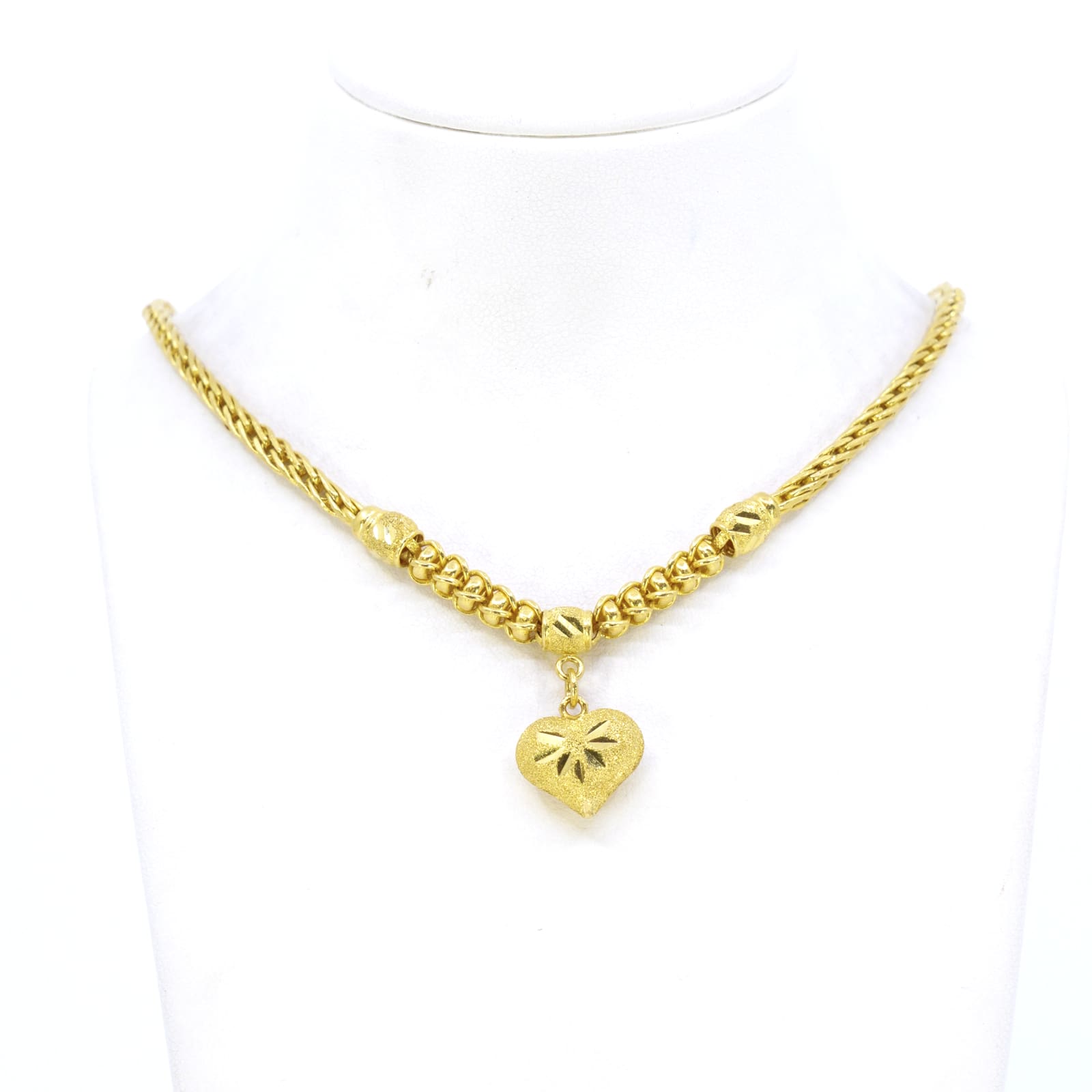 Collier med integrerat hänge