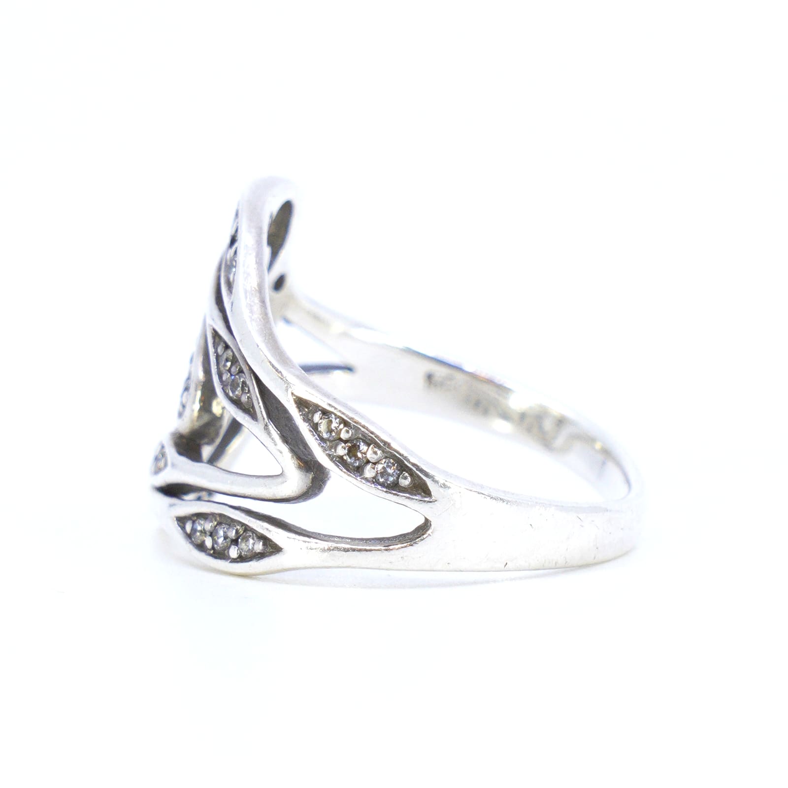 Ring med stenar