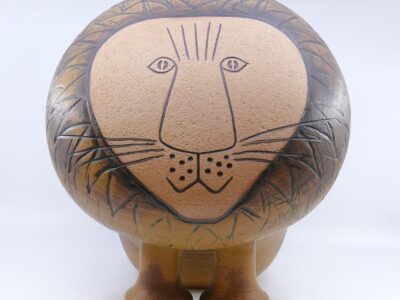 Figurin "Lejon Maxi" ur serien "Afrika", Lisa Larson Gustavsberg, Höjd ca 38cm