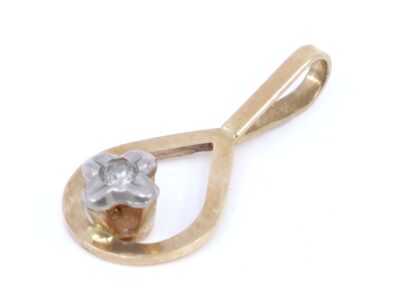 Hänge med diamant 18K 0,5g Bredd 8mm Höjd 16mm