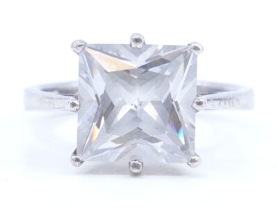 Ring med sten S925 4,9g Ø17,5