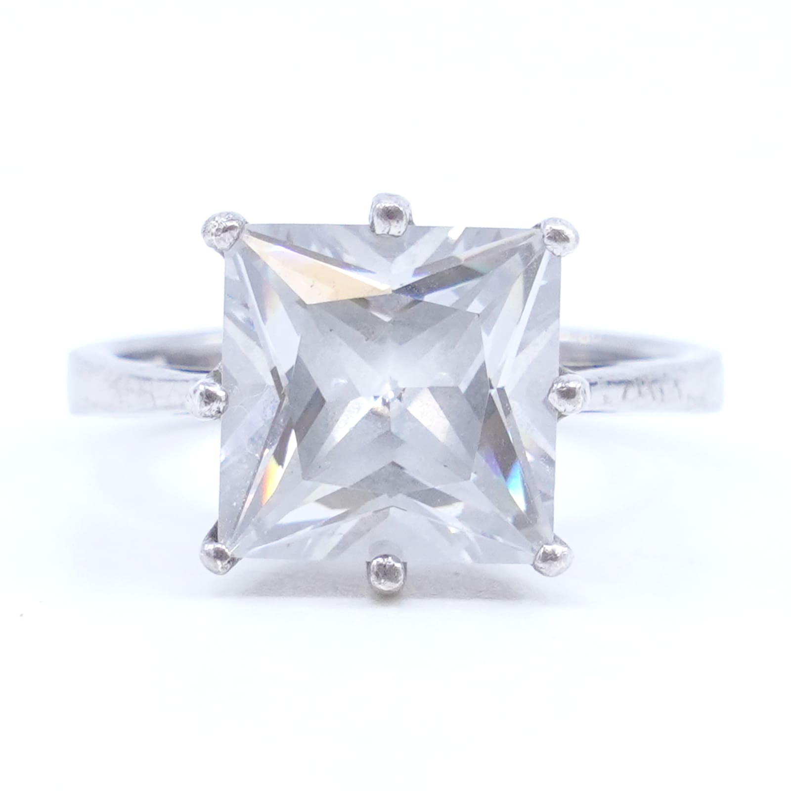 Ring med sten S925 4,9g Ø17,5