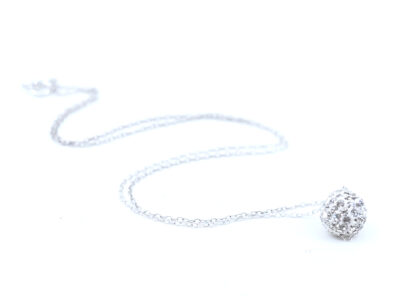 Collier med integrerat