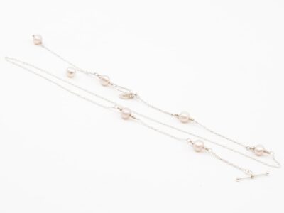 Collier med pärlor